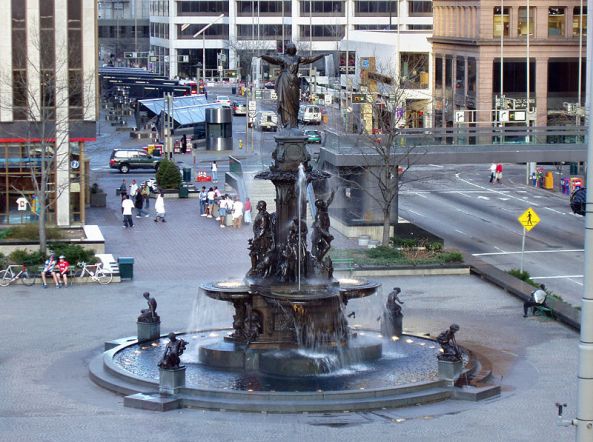 Cincinnati-fountain-square-full